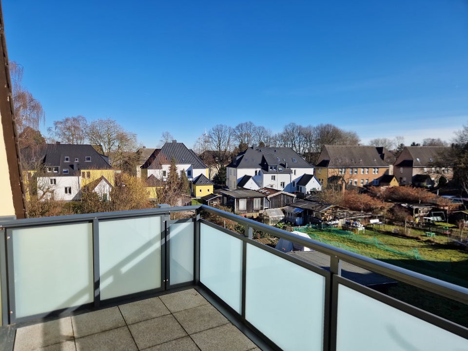 Ihre Zukunft - Ihre Wohnung: interessante 3,5-Zi.-DG - Foto 2