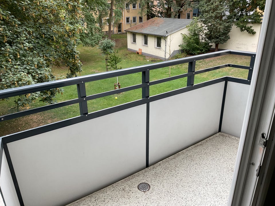 Moderne Wohnung in schöner Lage. Einbauküche inklusive. - Photo 3