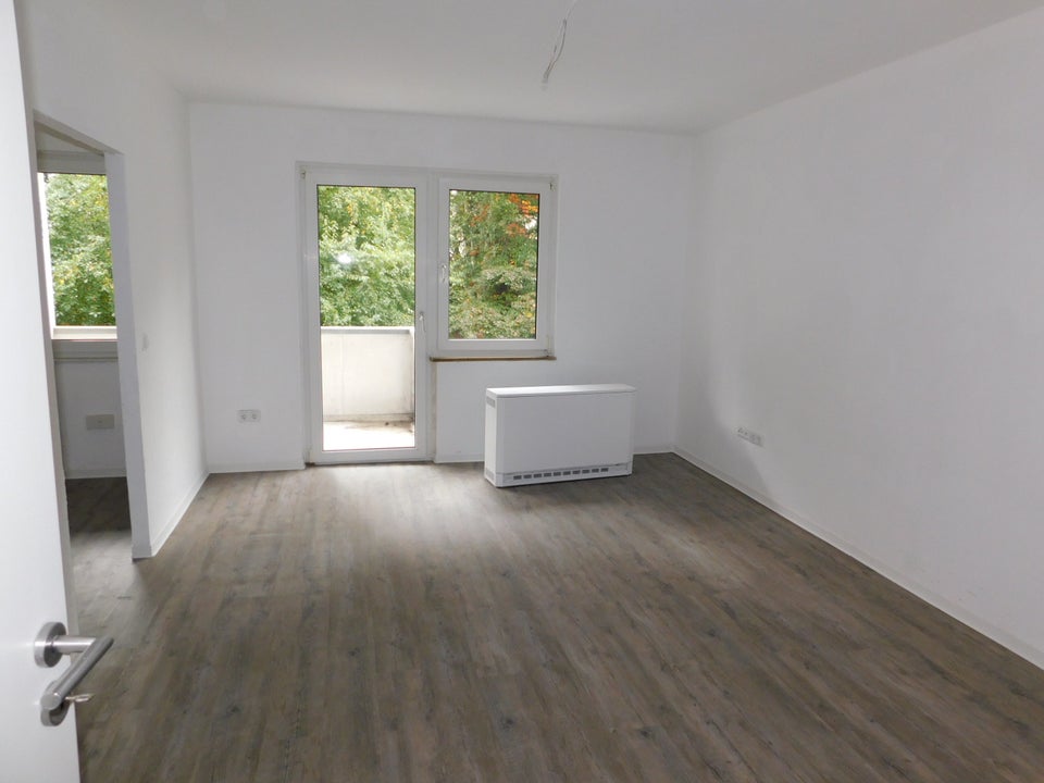Frisch renoviert! Klasse 3-Zimmer-Wohnung mit Balkon! - Foto 1