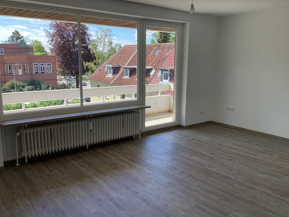 Top Gelegenheit: renovierte 1-Zimmer-Single-Wohnung mit Balkon und Fahrstuhl, sofort anmietbar! - Photo 2