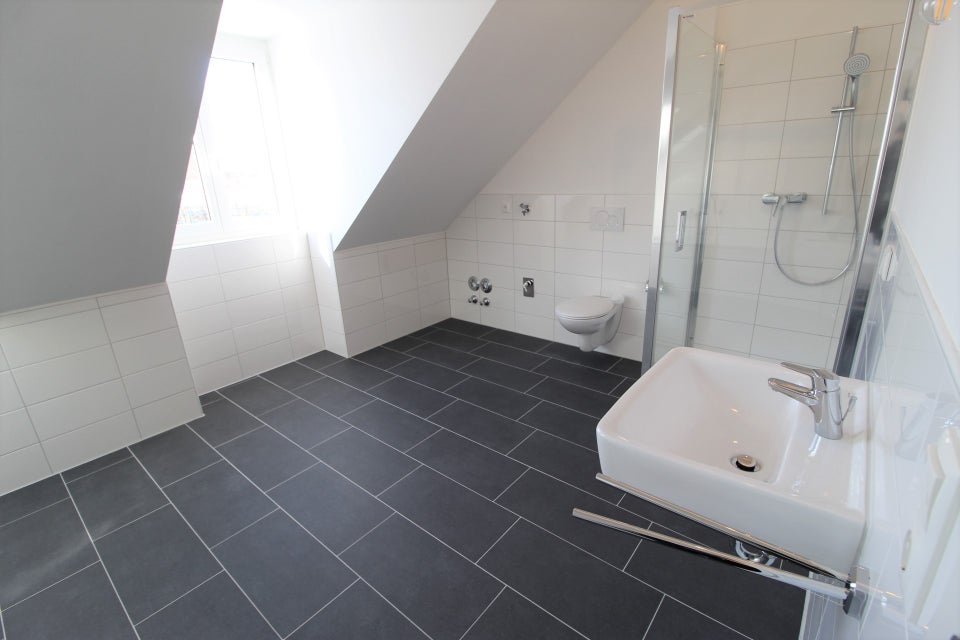 Wohn(t)raum unterm Dach: Moderne 4-Zi.-Whg. mit Dachloggia - Foto 2