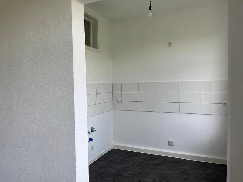 Renovierte Wohnung mit Wohnküche und Balkon! - Photo 2