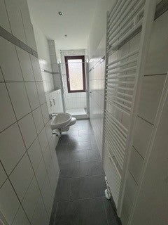 Sanierte 4- Zimmerwohnung mit Loggia in zentraler Lage - Photo 3