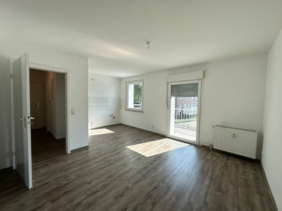 Praktische Singlewohnung mit Wannenbad und Fenster - Foto 2