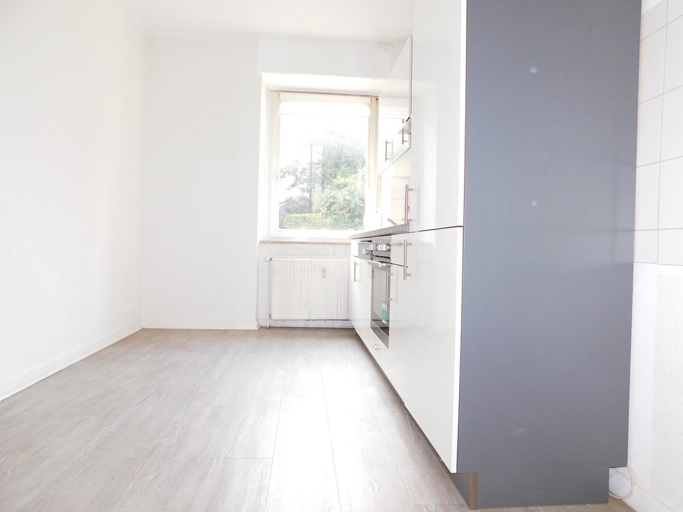 Hübsche 2-Zi.-EG-Whg. mit sonniger Loggia und EBK- auf Wunsch ab sofort frei - Foto 1