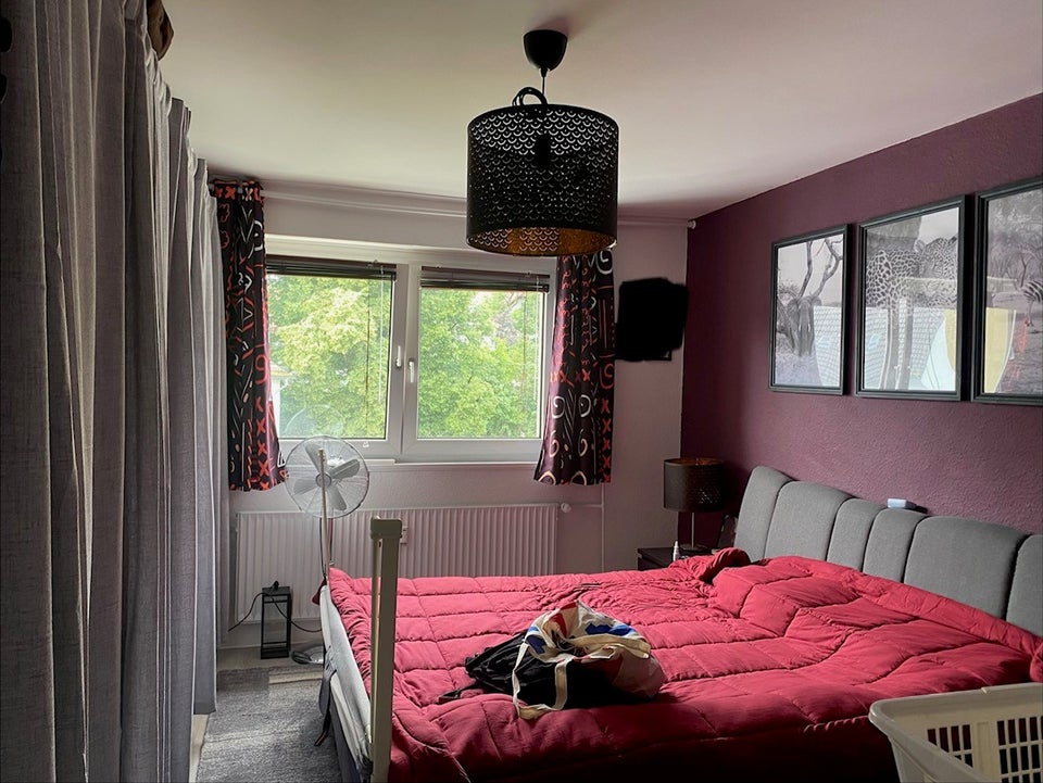 Übernahme der Einbauküche möglich - 2,5-Zimmer-Wohnung mit Tageslichtbad - Photo 2
