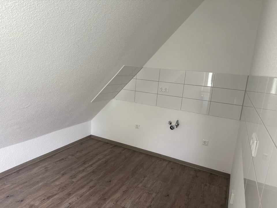 Preisgünstige, renovierte 2-Zimmer-Citywohnung ohne Balkon - Photo 2