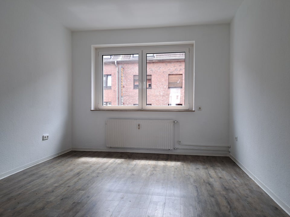 Sehr schöne 2-Raumwohnung im 2. OG mit Balkon und Vinylboden in Zentrumsnähe... - Foto 2