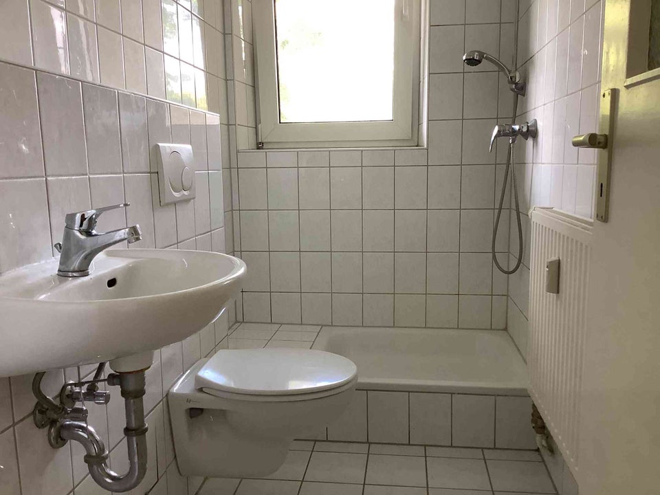 Renovierte kleine Wohnung mit Balkon am Kalkhügel! - Foto 2