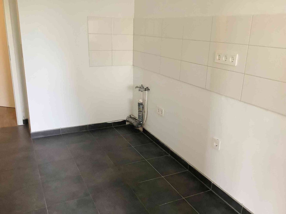Modern & hochwertig Frisch saniert und bezugsfertig: Helle 2-Zimmer-Wohnung mit Weitblick - Photo 4
