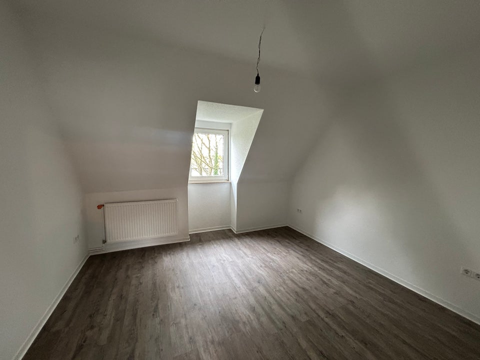 Wohn(t)raum - Dachgeschoss mit viel Raum! - Photo 5