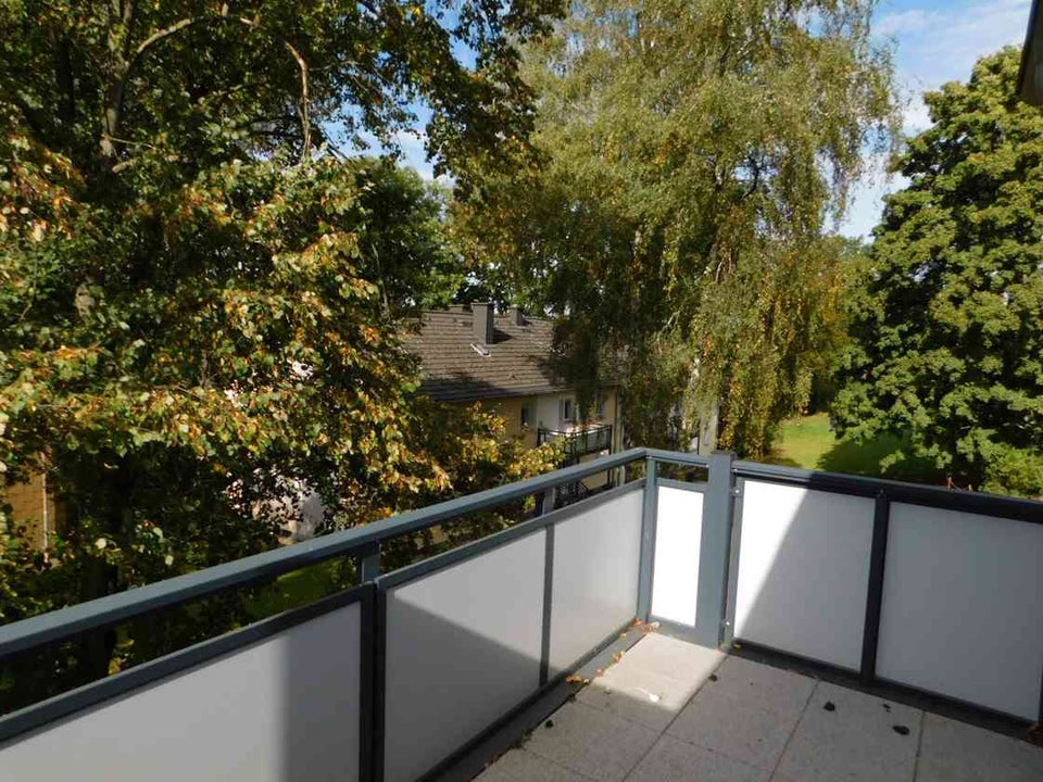 Bezugsfertige 2 Zimmer im Grünen, mit Balkon - Photo 3