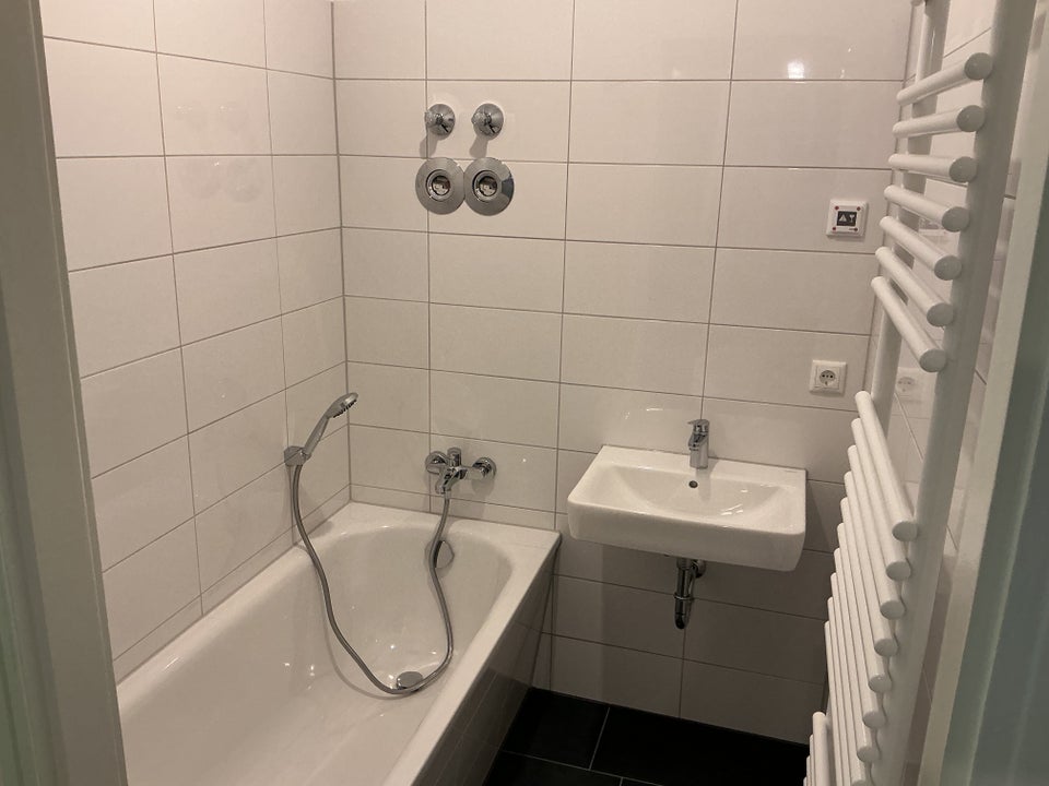 Sanierte Dreizimmerwohnung zu vermieten - Photo 2