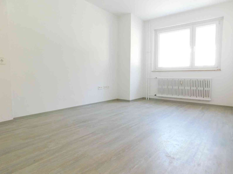 Bezugsfertige 4-Zimmer Wohnung in einem modernisiertem Gebäude - Foto 2