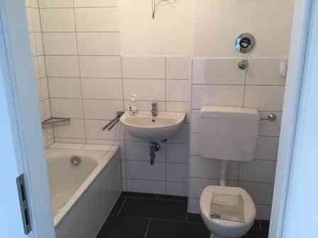 Großzügige Familienwohnung frisch für Sie renoviert - Photo 4