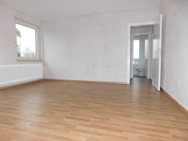***Nette Nachbarn gesucht: Renovierte 3-Zimmer-Wohnung mit Balkon in ruhiger Umgebung*** - Foto 4