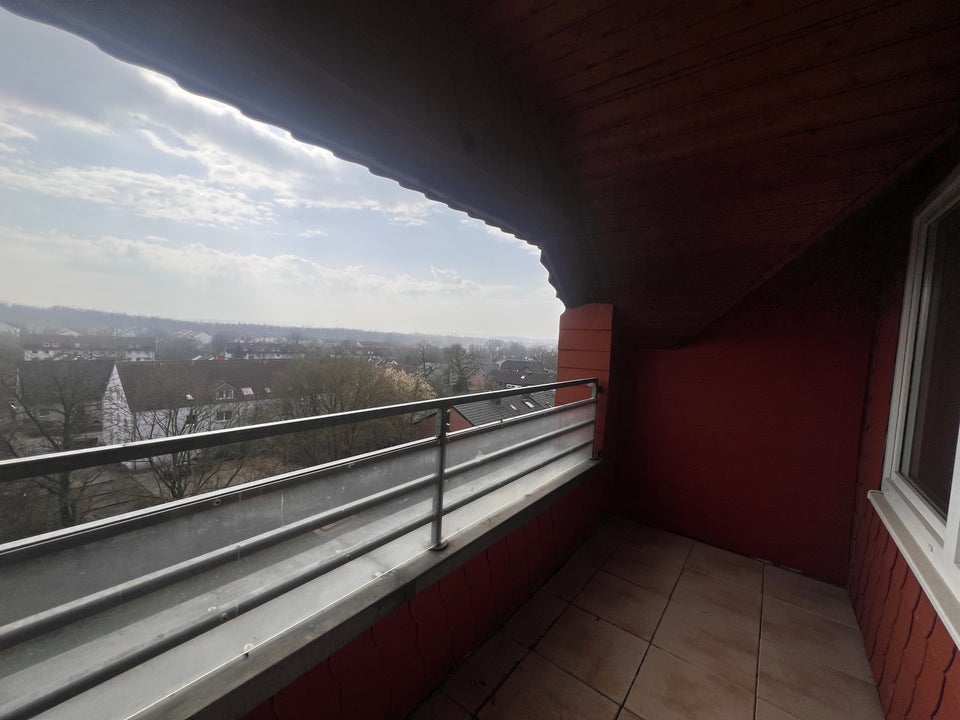 Helle 3-Zimmer-Dachgeschoss-Wohnung mit Weitblick! - Foto 4