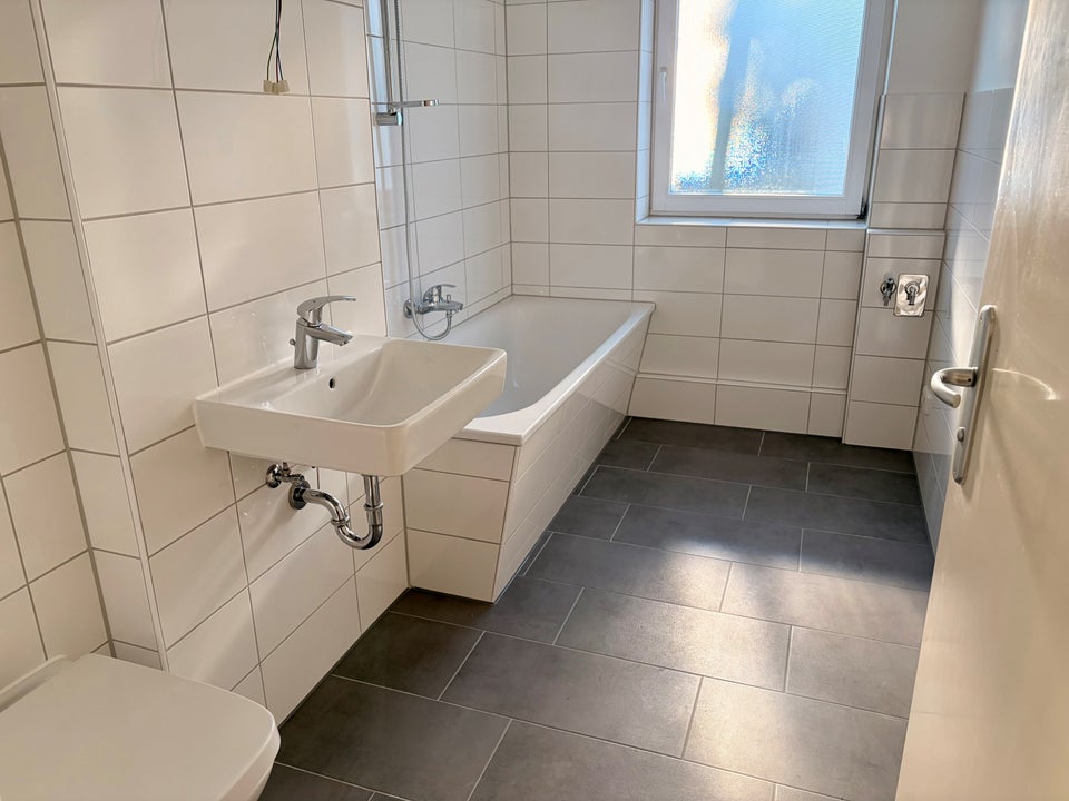 Schöne und geräumige 2 Zimmerwohnung mit Balkon ins Grüne - Photo 3