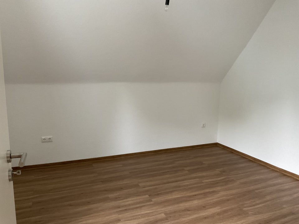Die gefällt mir: günstige 2-Zimmer-Dachgeschosswohnung - Photo 4