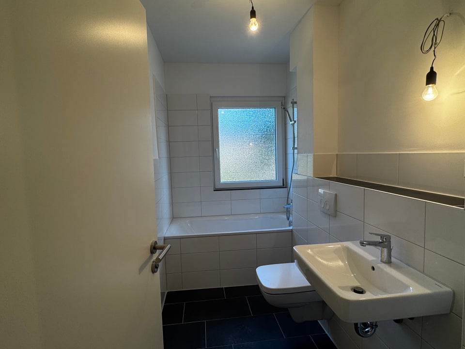 Mitten drin statt nur dabei: praktische 3-Zimmer-Wohnung - Foto 3