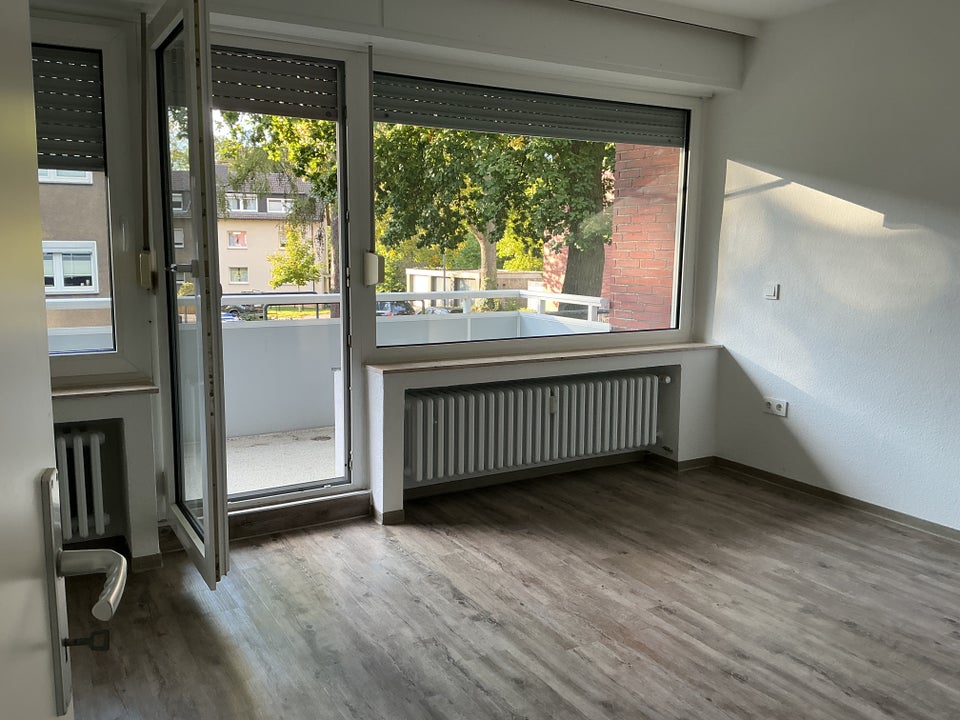 Bezugsfertige EG Wohnung mit Dusche und Balkon - Photo 1
