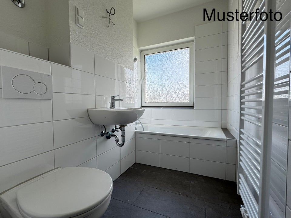 tolle, frisch sanierte 3-Zimmer-Wohnung mit Balkon - Photo 2
