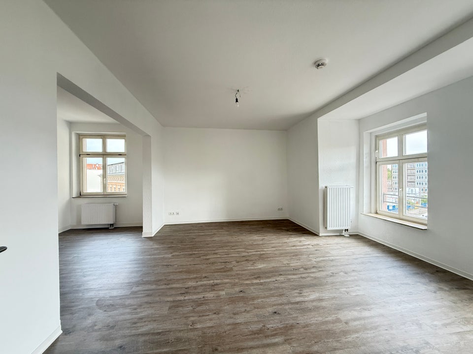 Zentrale 2,5 Zimmer-Wohnung, frisch für Sie saniert! - Photo 1