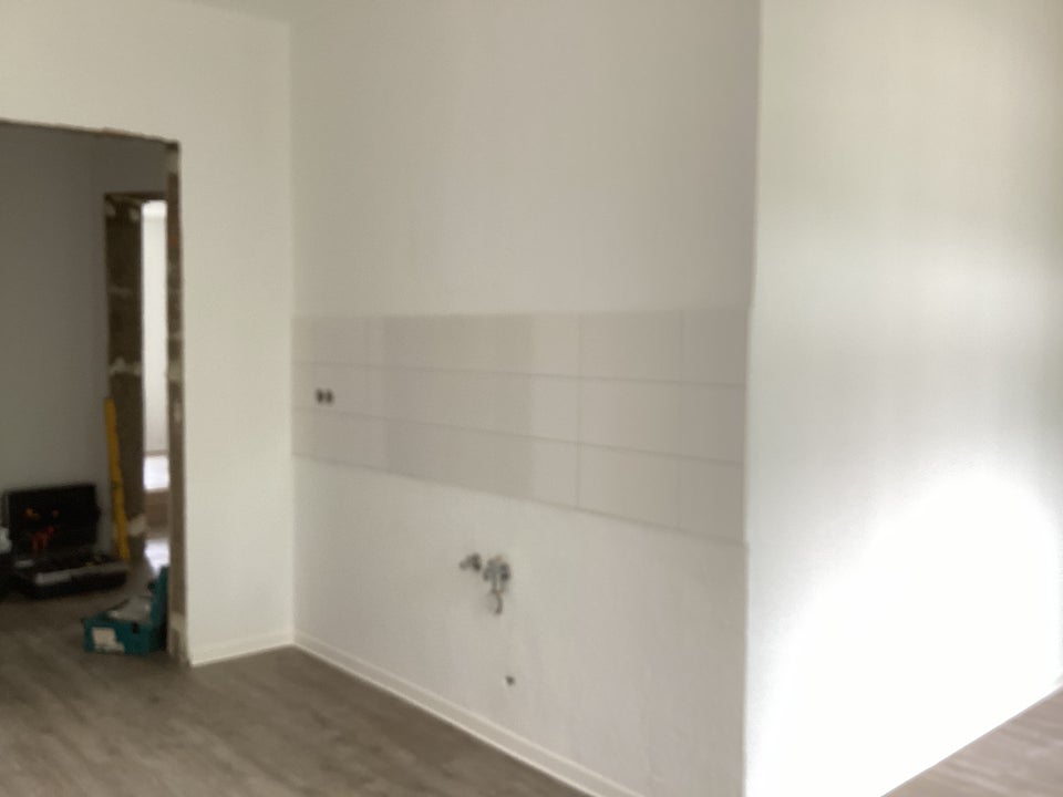 Renovierte Wohnung mit Wohnküche und Terrasse! - Foto 1