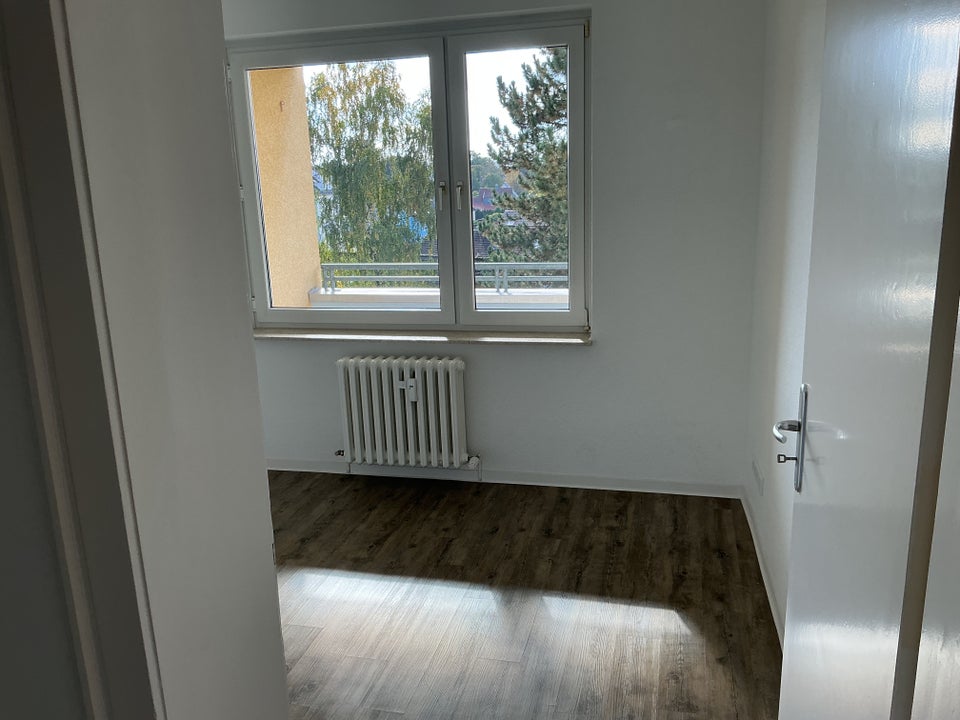 Hoch oben und saniert: hier ist schönes Wohnen garantiert! - Photo 2
