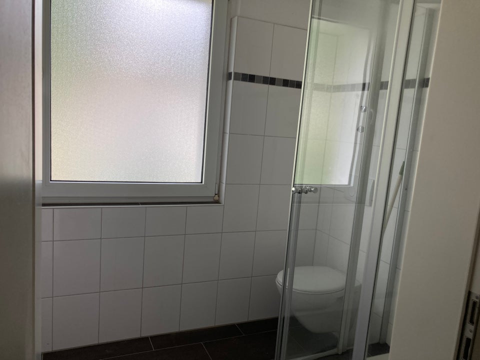 Preiswerte 2-Zimmer-Stadtwohnung mit Einbauküche - Foto 4