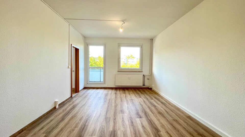 Schöne 4-Zimmerwohnung mit Balkon und Aufzug, Bad mit Dusche! - Foto 1