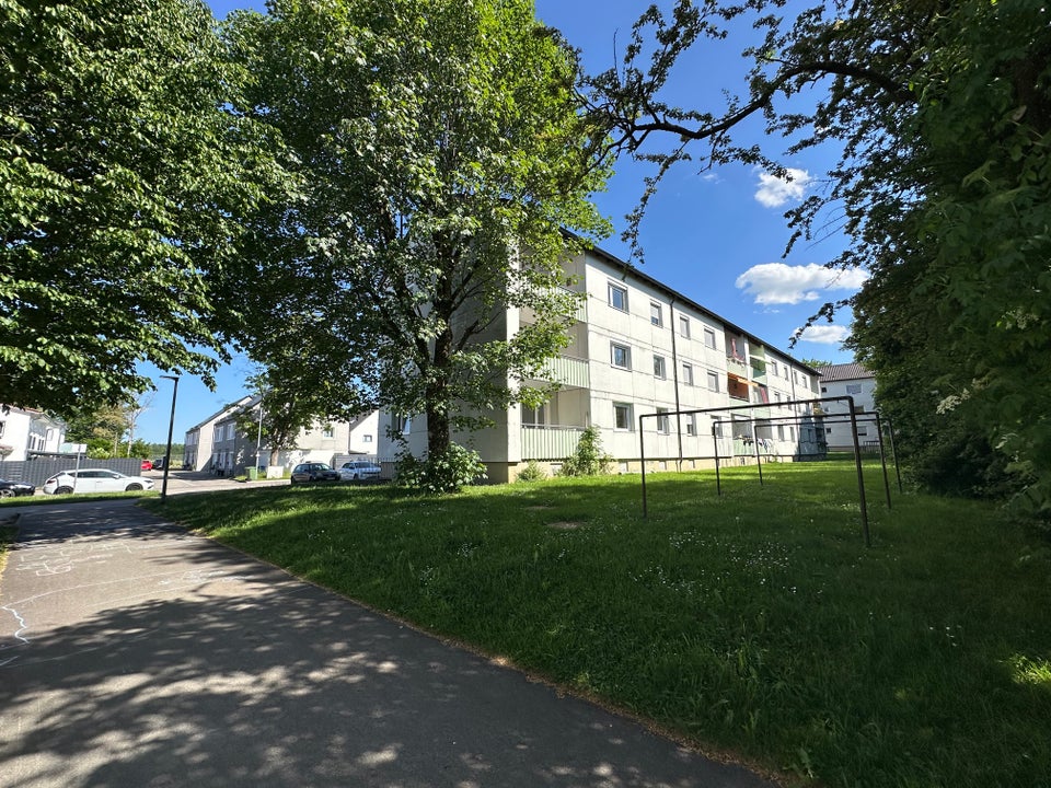 Erdgeschoss / 3,5 Zimmer mit Balkon (frisch saniert) - Photo 5