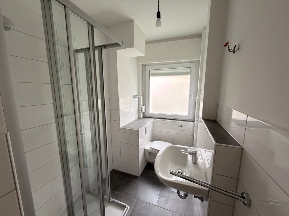 Mitten drin statt nur dabei: ansprechende 2,5-Zimmer-Wohnung - Photo 2