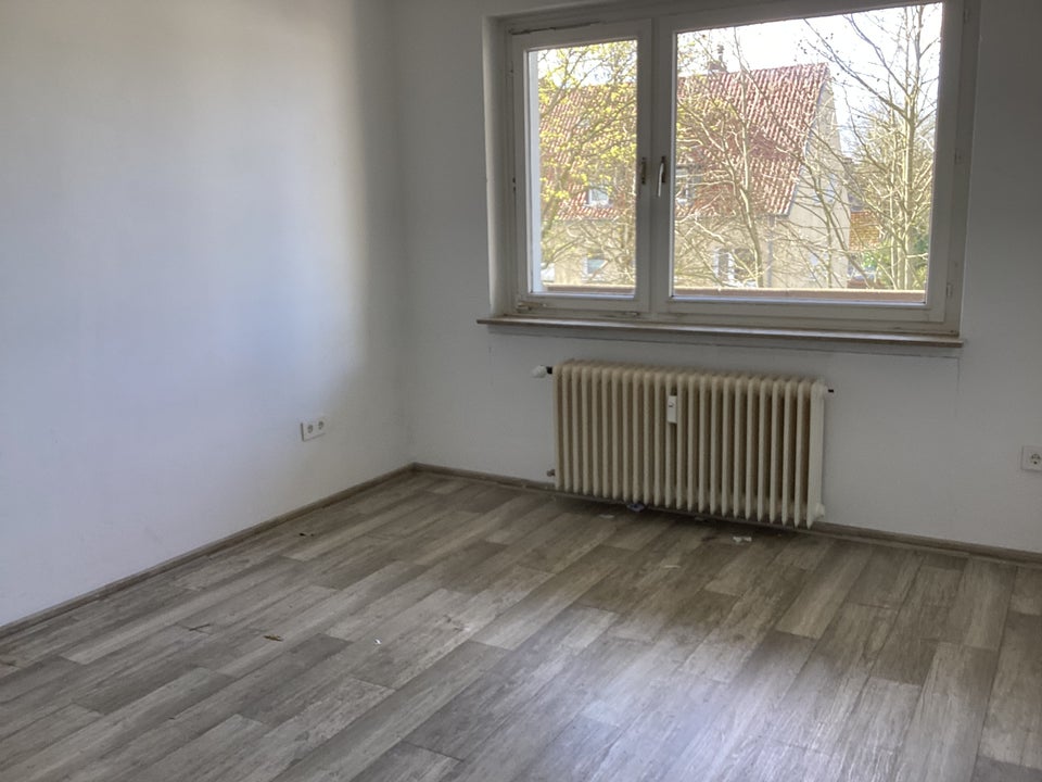 Schöne, renovierte 2-Zimmer-Wohnung mit Loggia! - Photo 2
