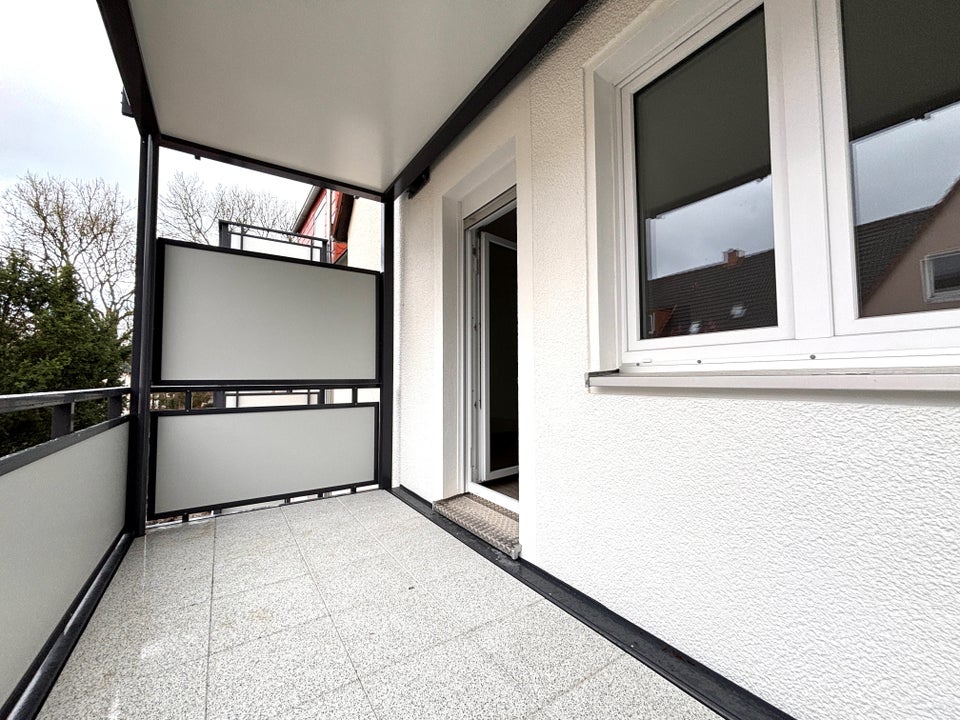 3-Zimmer Wohnung in frisch modernisiertem Gebäude mit nagelneuem Bad - Photo 2