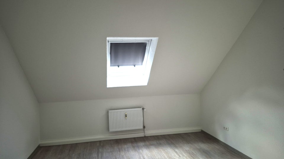 Wohnglück komplett renovierte 3-Z-DG-Whg. mit eigenem Garten - Foto 3