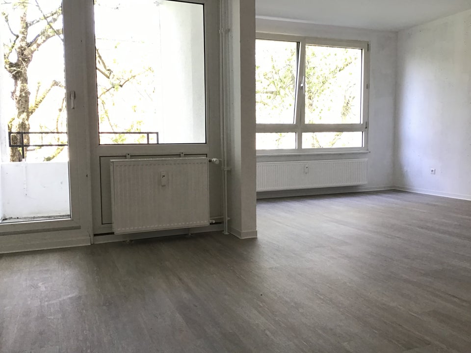 Für Ihre Familie: geräumige 3-Zimmer-Wohnung mit Balkon und Blick ins Grüne! - Photo 1