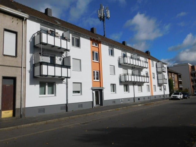 Geräumig und renoviert... 3-Zimmerwohnung im 2. OG im Herzen von Oppum... - Photo 3