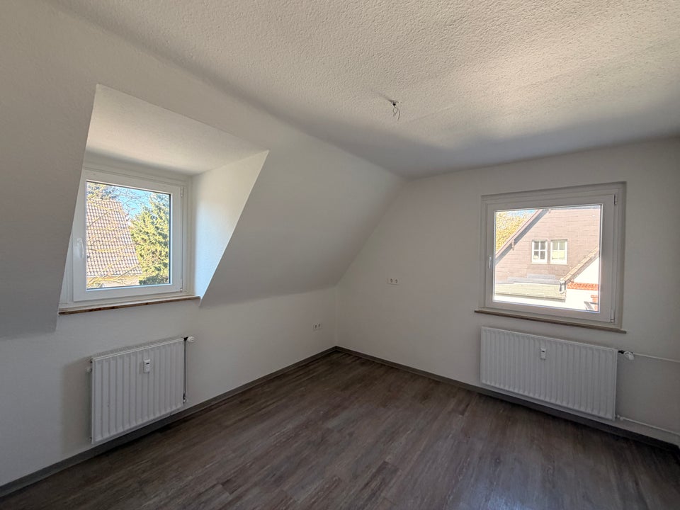 Da kommt man gern Heim. Ansprechende 1,5-Raum-DG-Wohnung - Photo 1
