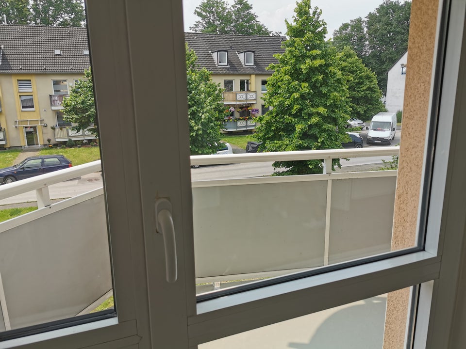 bezugsfgertige 2-Zimmer-Wohnung mit Balkon - auf Wunsch mit Einbauküche - Photo 3