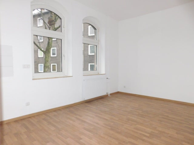 Einziehen und Wohlfühlen - großzügige 2-Zimmer-Wohnung mit Wohnküche und neuem Laminatboden... - Foto 5