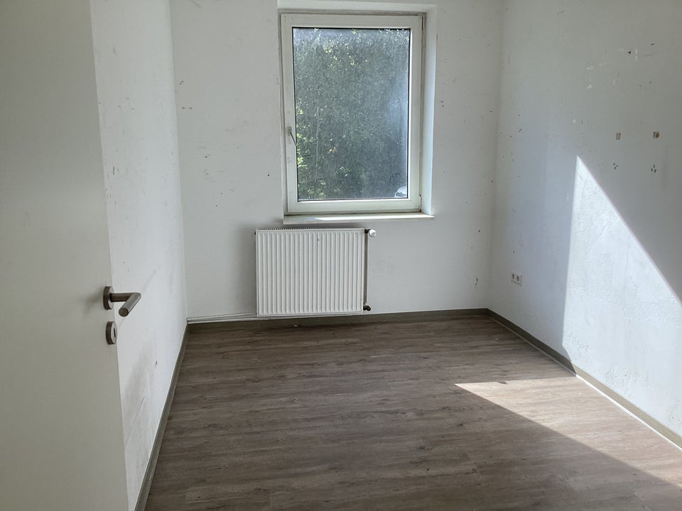 Schöne 4-Zimmer-Erdgeschosswohnung mit neuem Duschbad! - Photo 4
