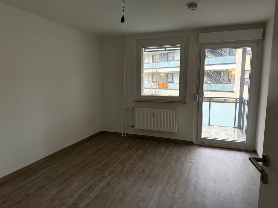Reinkommen und wohlfühlen: renovierte 2 Zimmer-Wohnung in Stadtlage - Foto 3