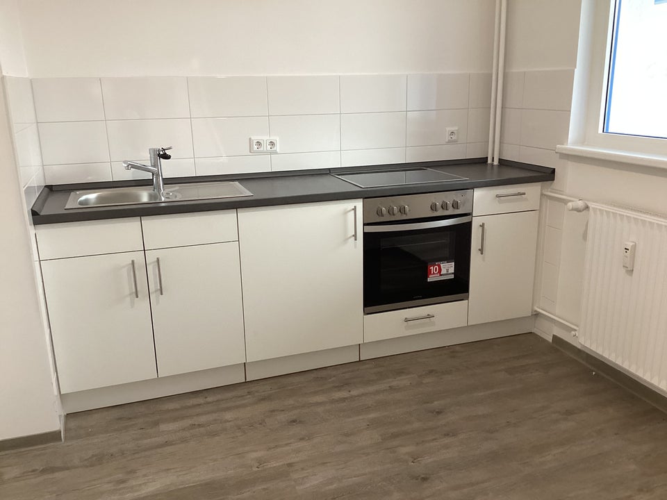 Da kommt man gern Heim. Sanierte 2,5-Zimmer-Wohnung mit Balkon und Fahrstuhl, sofort anmietbar! - Photo 1