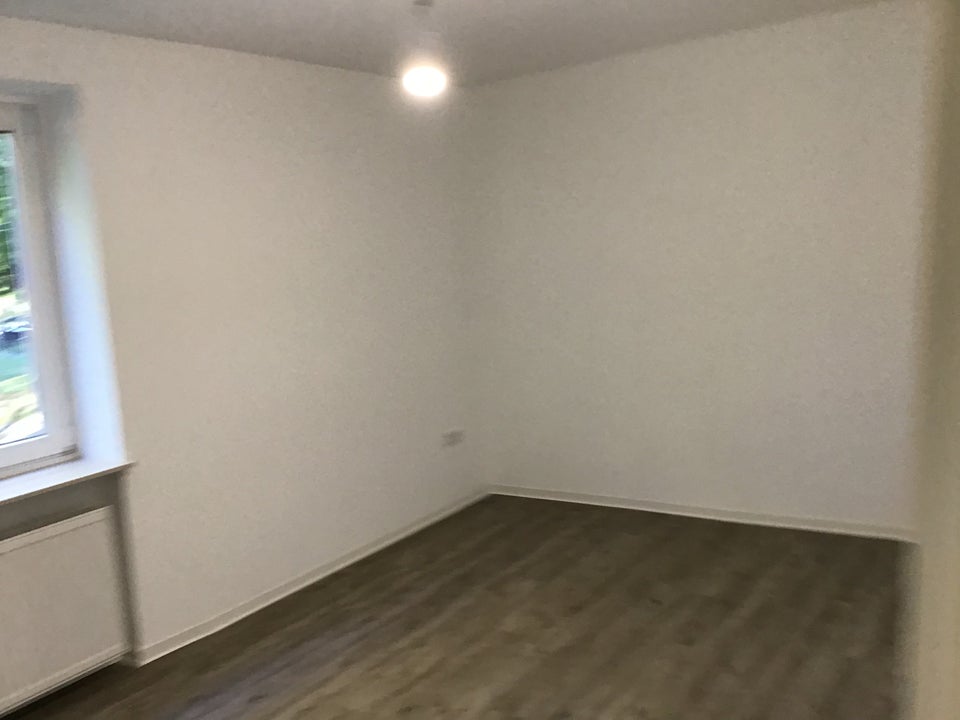 Tolle, modernisierte 4,00-Zimmer-Wohnung mit Balkon - Foto 3