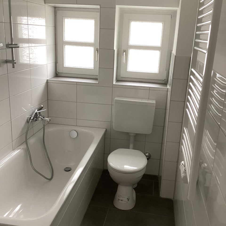 Preisgünstige 2-Zimmer-Wohnung - Foto 2