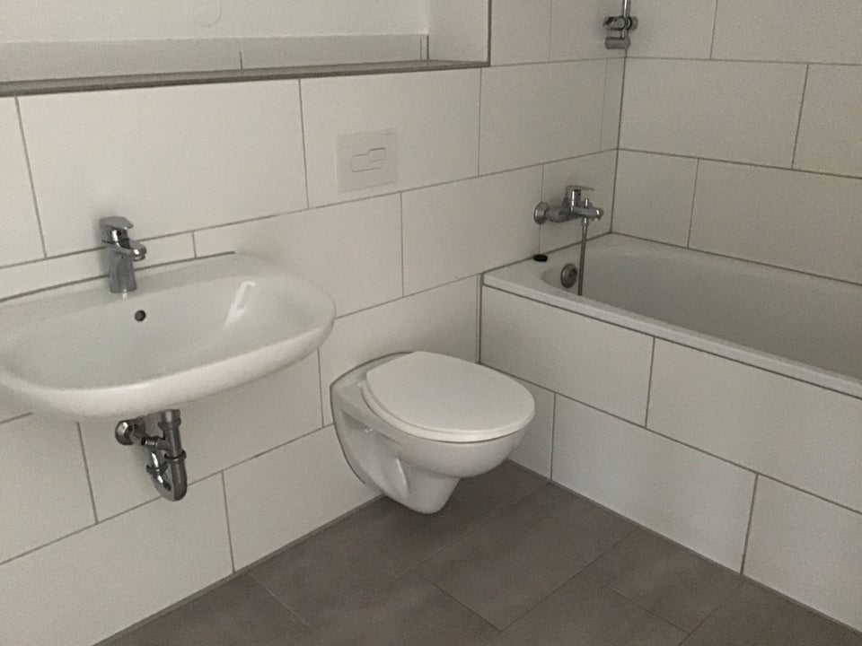 Ansprechende und geräumige 3-Zimmer-Wohnung mit wunderschönem Balkon! - Foto 2