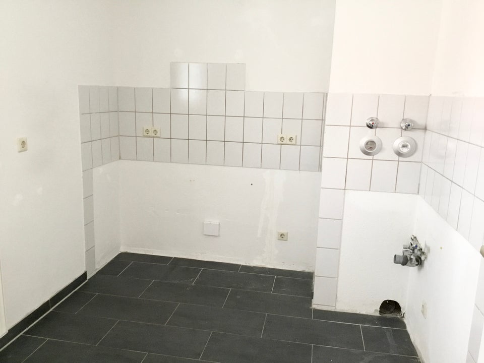Zu sofort! Gemütliche 2-Zimmer-Wohnung mit Balkon und Tageslichtbad - Photo 2