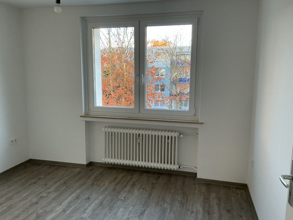 Ab sofort bezugsfertig! Sanierte 3 - Zimmer Wohnung mit Balkon - Foto 1