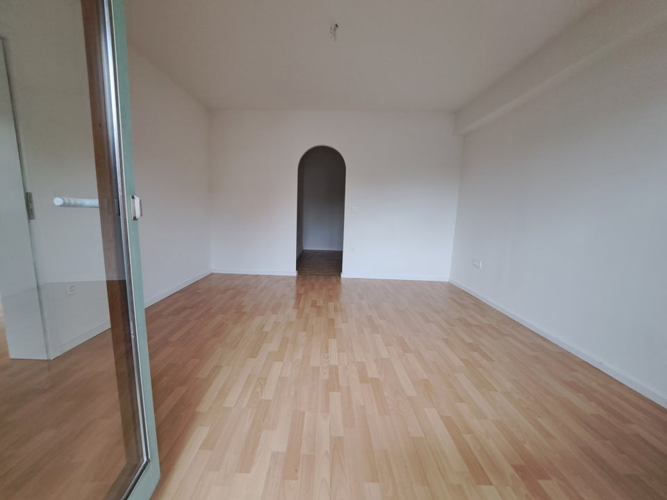 Schöne 2-Zimmerwohnung mit Dusche,2 Balkone und Laminat... - Photo 2
